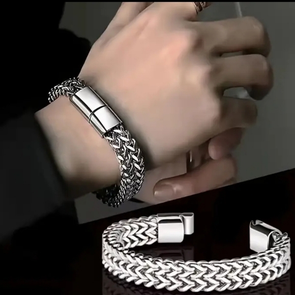 NWT STAINLESS STEEL 8.26" BRACELET. - Picture 4 of 4